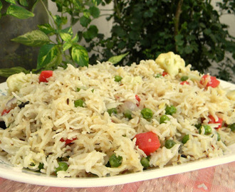 Simple Veg Pulao / Rice Cooked With Vegetables