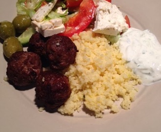 Kjøttboller med gresk salat, couscous og tzaziki