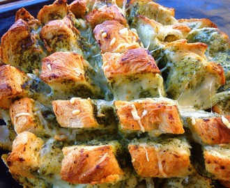 Pa de pagès gratinat amb pesto i mozzarella - Hogaza gratinada con pesto y mozzarella