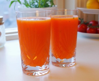 Dagens friskpressede juice på appelsin, citron, grape, gulerod, rød peber og mynte