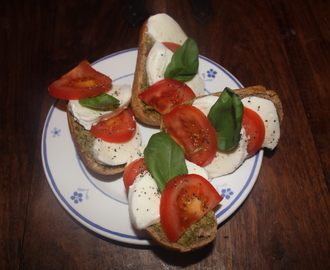 Mozzarella og tomat sandwich