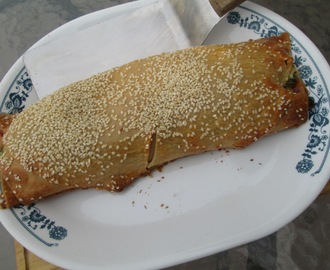 Spinachs and cream cheese strudel