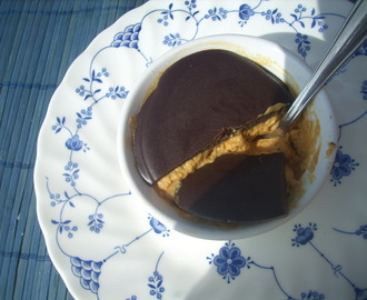 Dulce de leche and chocolate dessert (Manjarates)