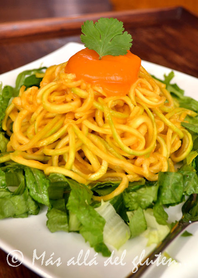 Espaguetis de Zucchini con Salsa de Calabaza y Zanahoria (Receta SCD, GFCFSF, Vegana)