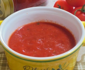 Salsa o passata de tomates