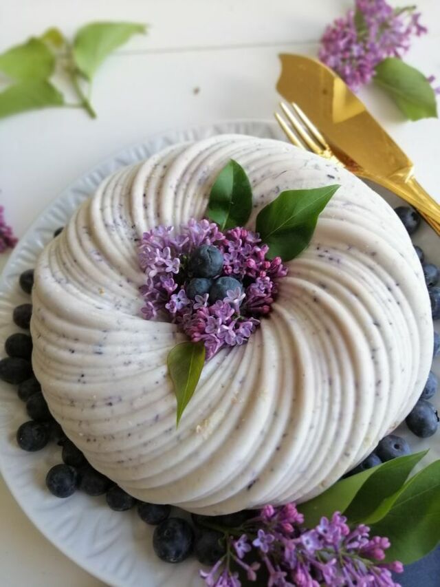 Fryst cheesecake med blåbär och kardemumma