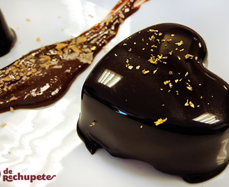 Mousse de chocolate con glaseado brillante o chocolate espejo