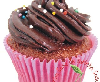 Cupcakes de Chocolate com Recheio de Coco