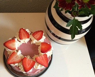 Chokolade/brownie cheesecake med jordbær