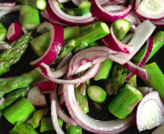 Asparges; smakfull og fargerik middag med sommerens grønnsak