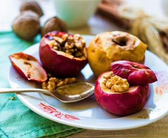 BAKED APPLES WITH HONEY,WALNUTS AND CINNAMON
