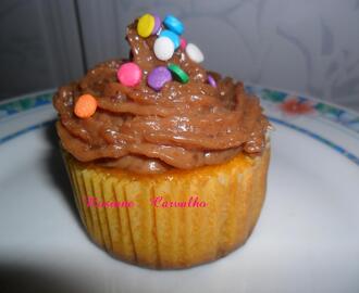 Mini -cupcakes de cenoura com cobertura de brigadeiro Mococa.