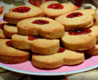 Baking with Suzy: Love Heart Jam Biscuit Baking Kit