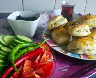 Poğaça (Turkse gevulde broodjes)