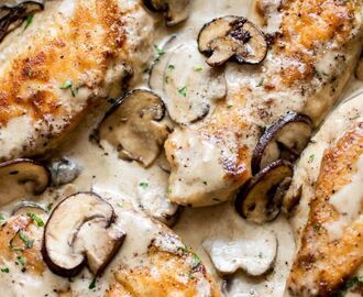 This one skillet chicken in a creamy garlic mushroom sauce is perfect for an easy weeknig… | Creamy mushroom chicken, Chicken mushroom recipes, Easy chicken recipes