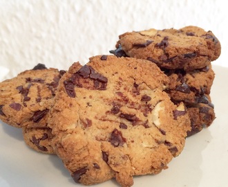 Mini chocolate chip cookies med hasselnødder