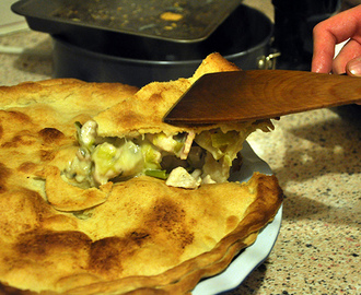 Chicken, bacon and leek pie