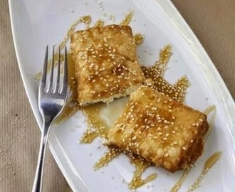 Τυρί φέτα με φύλλο κρούστας και μέλι