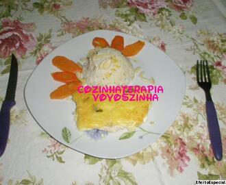 Filé com crosta de queijo e arroz basmati com raspa de limão siciliano