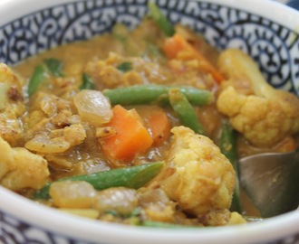 Meatless Monday - Creamy Coconut, Lentil and Cauliflower Curry