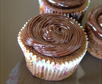 Cupcake de chocolate com cobertura de ganache