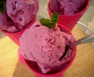 Raspberries and yogurt Ice Cream