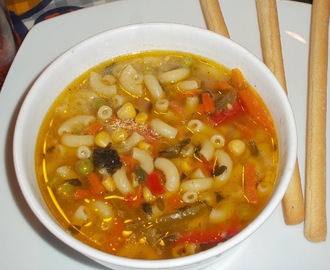 Πολύχρωμη και θρεπτική σούπα με λαχανικά