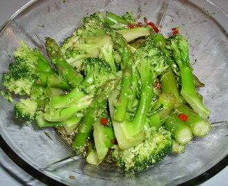Asiatisk salat og søtpotetmos