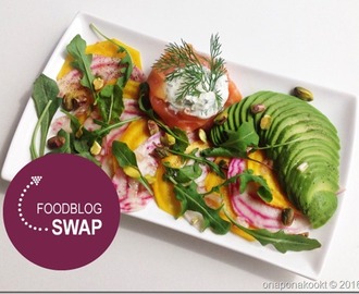 #foodblogswap : kleurige bietensalade met gerookte zalm en pistachenoten
