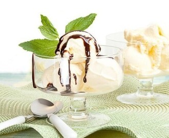Παγωτό βανίλια με σιρόπι σοκολάτας με στέβια και  θερμιδική ανάλυση και σχόλια από την «Nutrimed» !.