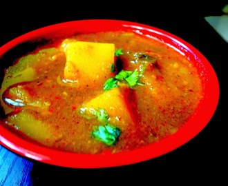Spicy tangy potato gravy  ( Aaloo Tariwale )