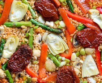 Paella Vegana con Verduras de Primavera