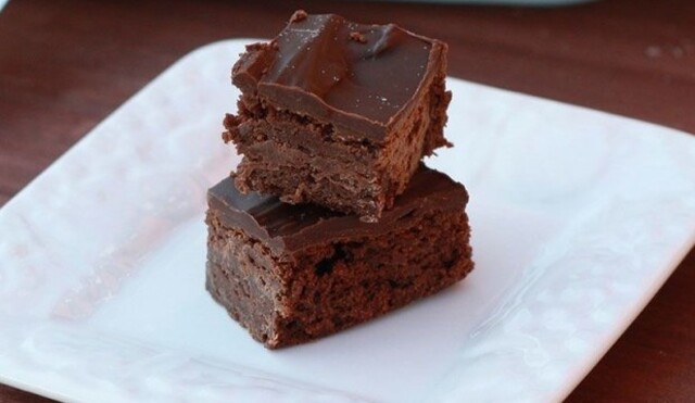 Κέικ σοκολάτας χωρίς αλεύρι,  (ΧΩΡΙΣ ΓΛΟΥΤΕΝΗ) με γλάσο από το  Cookbox !