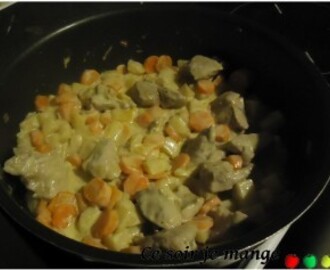 Sauté de porc aux carottes, pommes de terre et moutarde