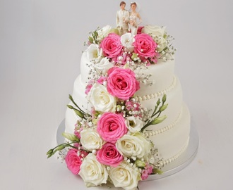 Wedding Cake with real flowers