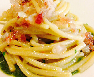 Spaghetto aglio e olio su pesto di basilico e lardo