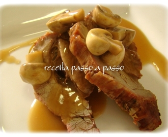 Fraldinha ao molho madeira com champignons / Flank Steak in Madeira Sauce with champignons
