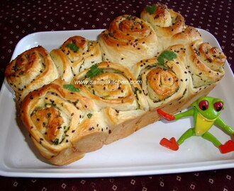 Garlic Bread Roll / Garlic Rolls Recipe / Garlic Butter Roll Recipe