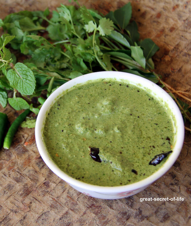 Green Chutney - Simple dip recipe - Healthy Chutney recipe for Idli / dosa / roti / Stuffed paratha