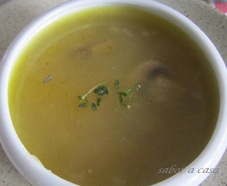 Sopa de courgettes, cebola e cogumelos - "1ª de uma série de boas sopas"