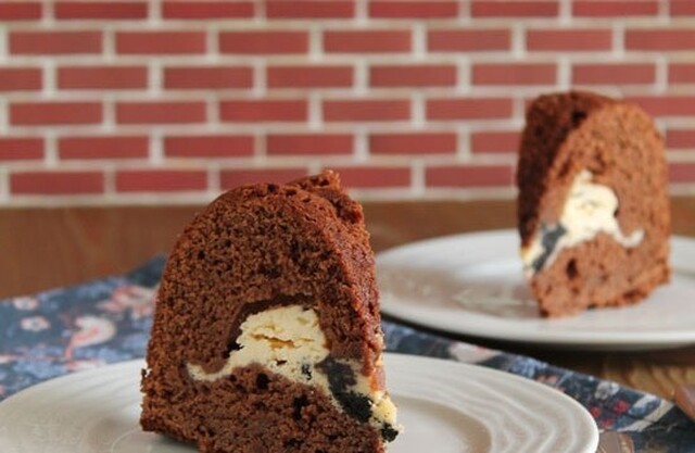 Κέικ σοκολάτας με γέμιση Oreo cheesecake, από την Ερμιόνη Τυλιπάκη και το «Τhe one with all the tastes»!