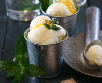 Gelat de iogurt amb llimona i mango: lassi