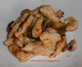 Strogonoff de Frango com Cogumelos Marron (Receita sem sal)