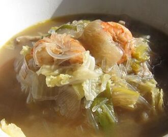 Sopa de noodles con col, shiitake y gambas