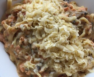 Romige pasta tagliatelle met zalm/champignons