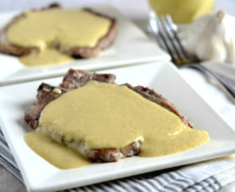 Χοιρινές μπριζόλες με σάλτσα μουστάρδας και τυρί κρέμα