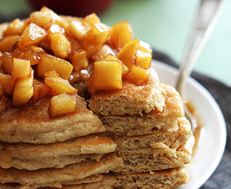 Pancakes μήλο με κανέλα για πρωινό