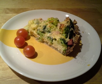 Quiche met broccoli, knolselderij, kaas en vega spekjes