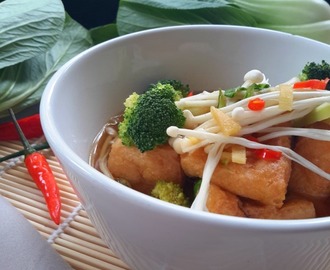 Sopa de Miso con Pufs de Tofu y Verduras