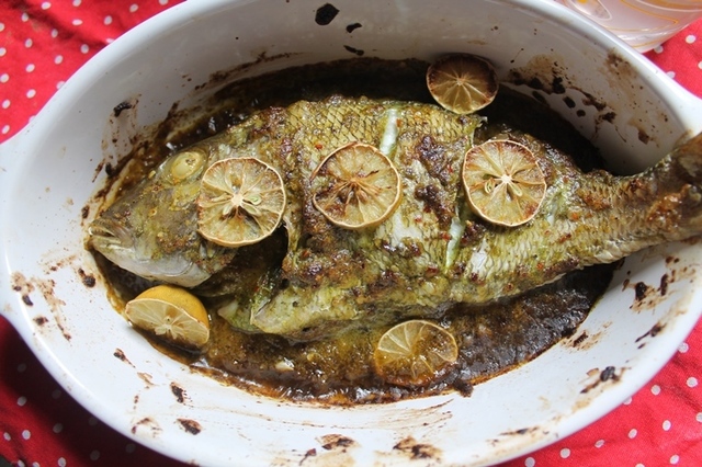 Continental Baked Fish Recipe / Lemon & Garlic Baked Fish Recipe / Baked Snapper Recipe
